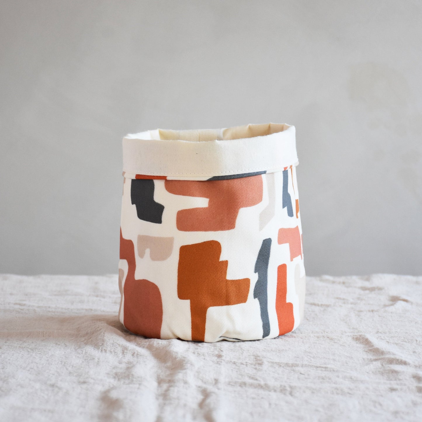 Storage basket - Shape and color