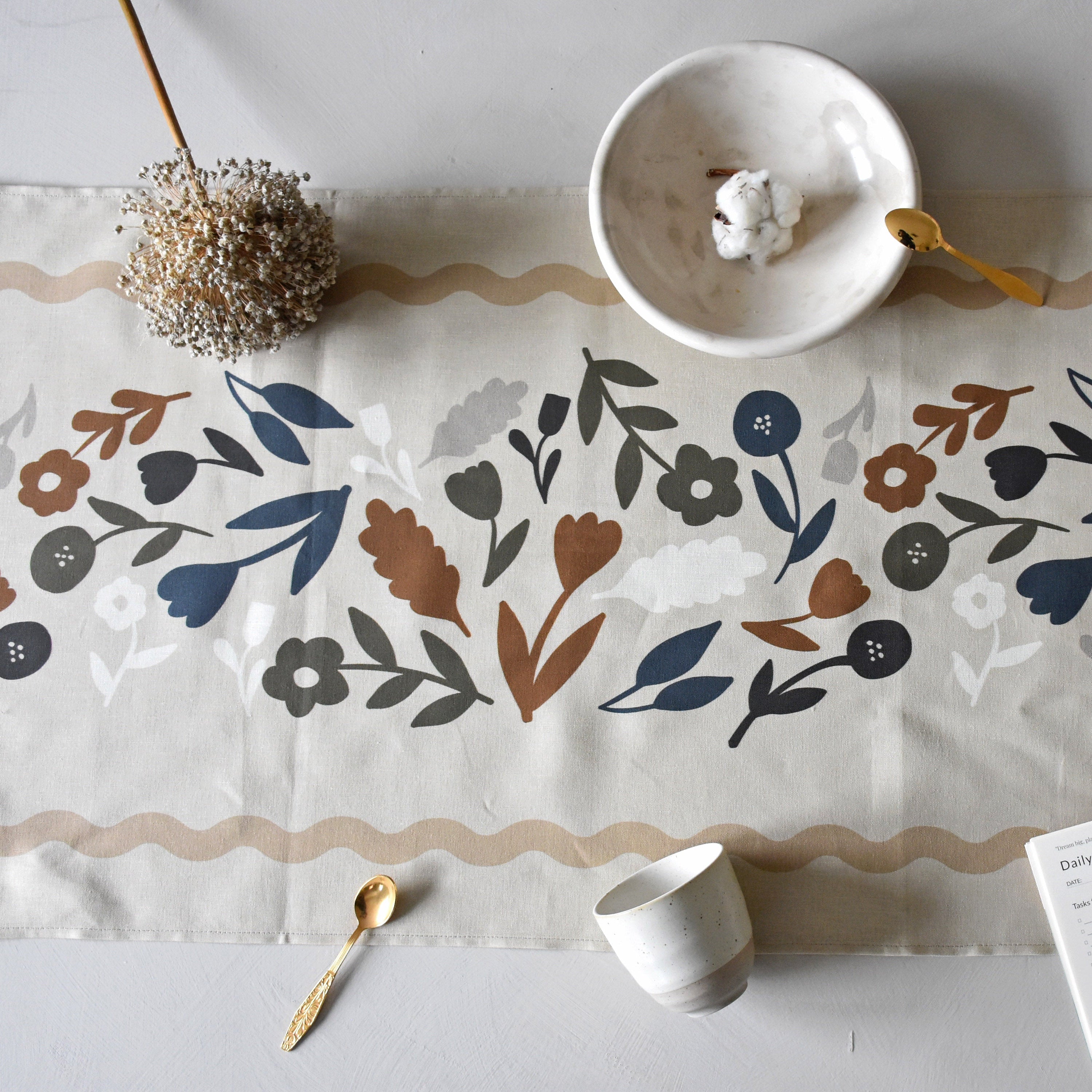 Table runner - Playful meadow