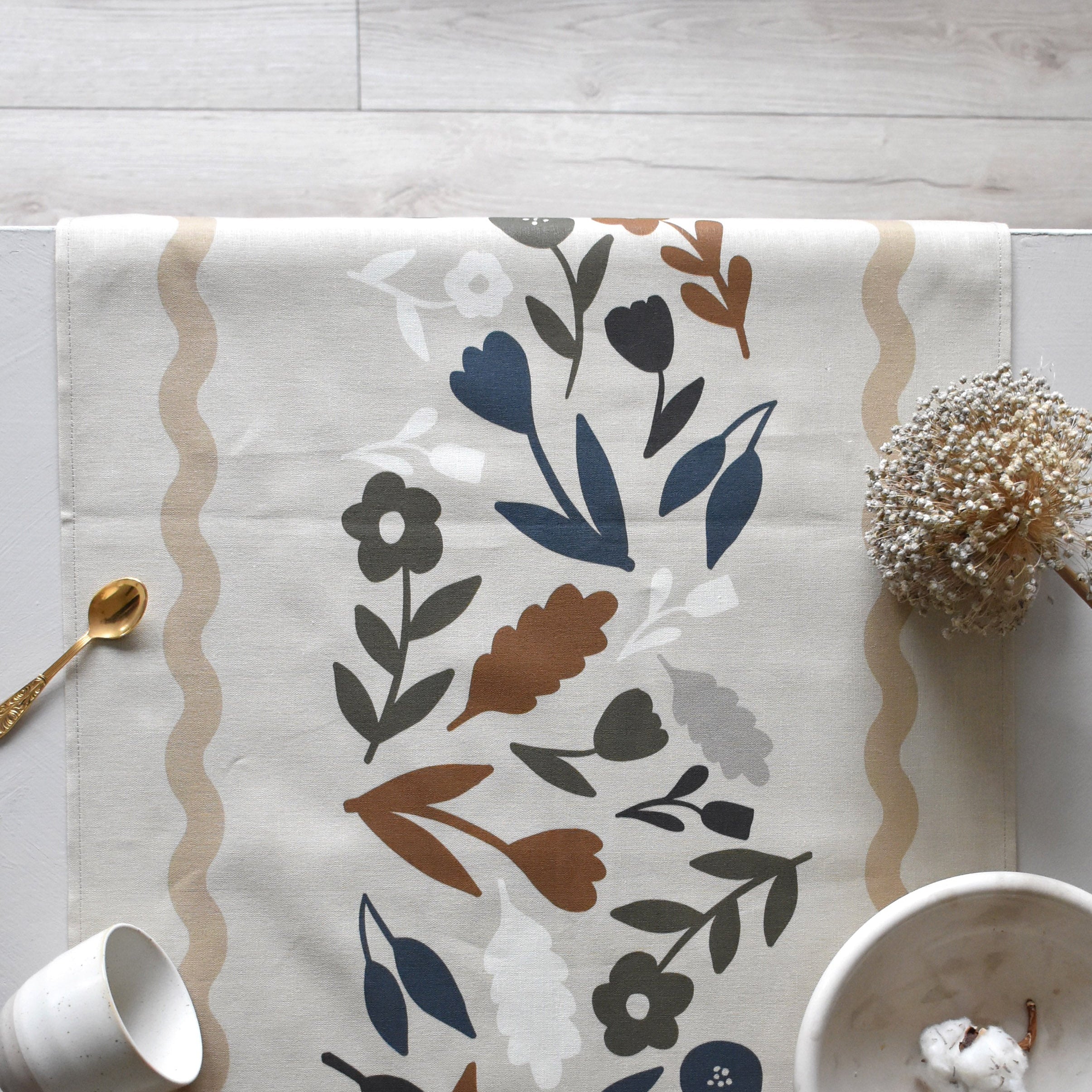 Table runner - Playful meadow