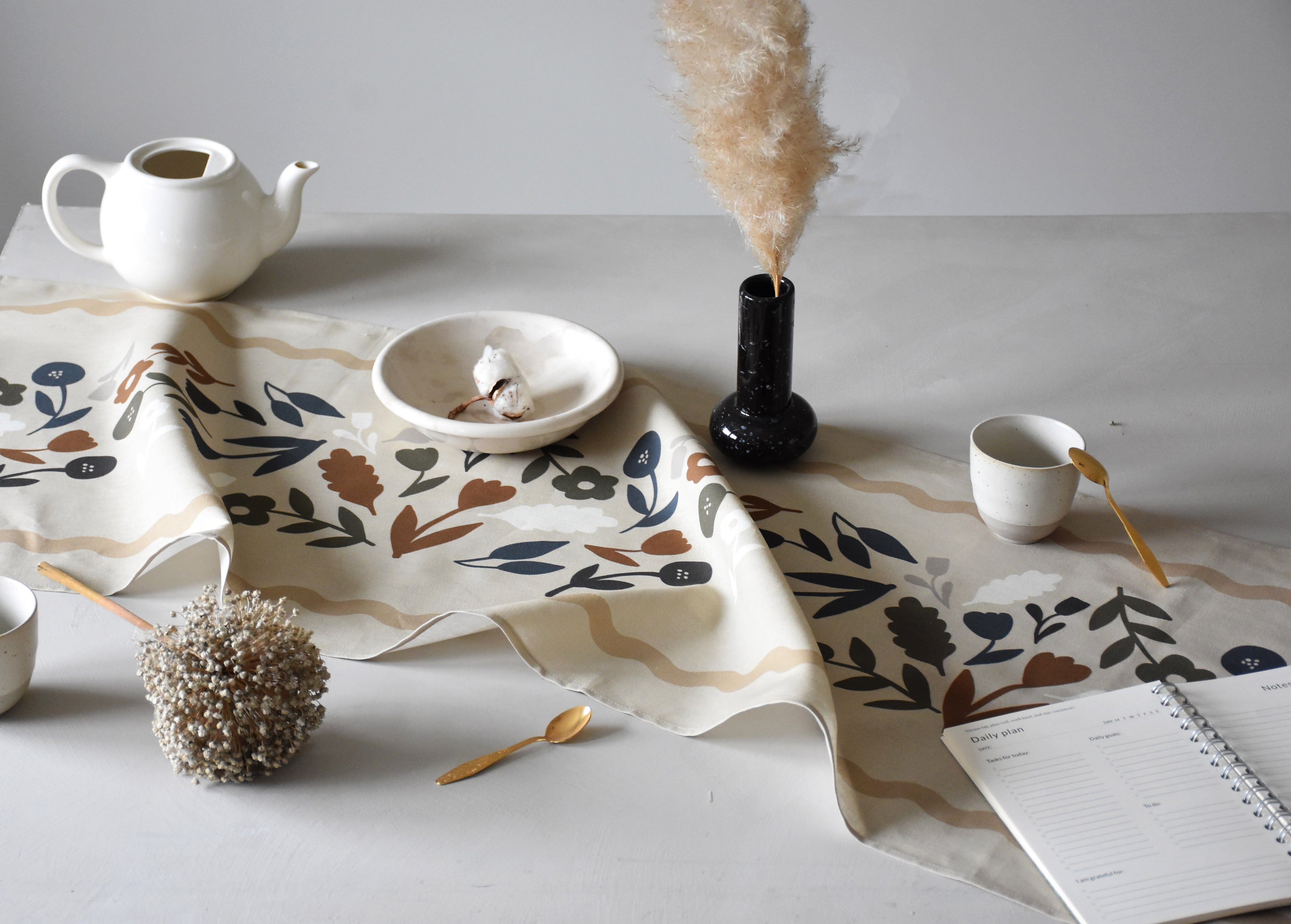 Table runner - Playful meadow