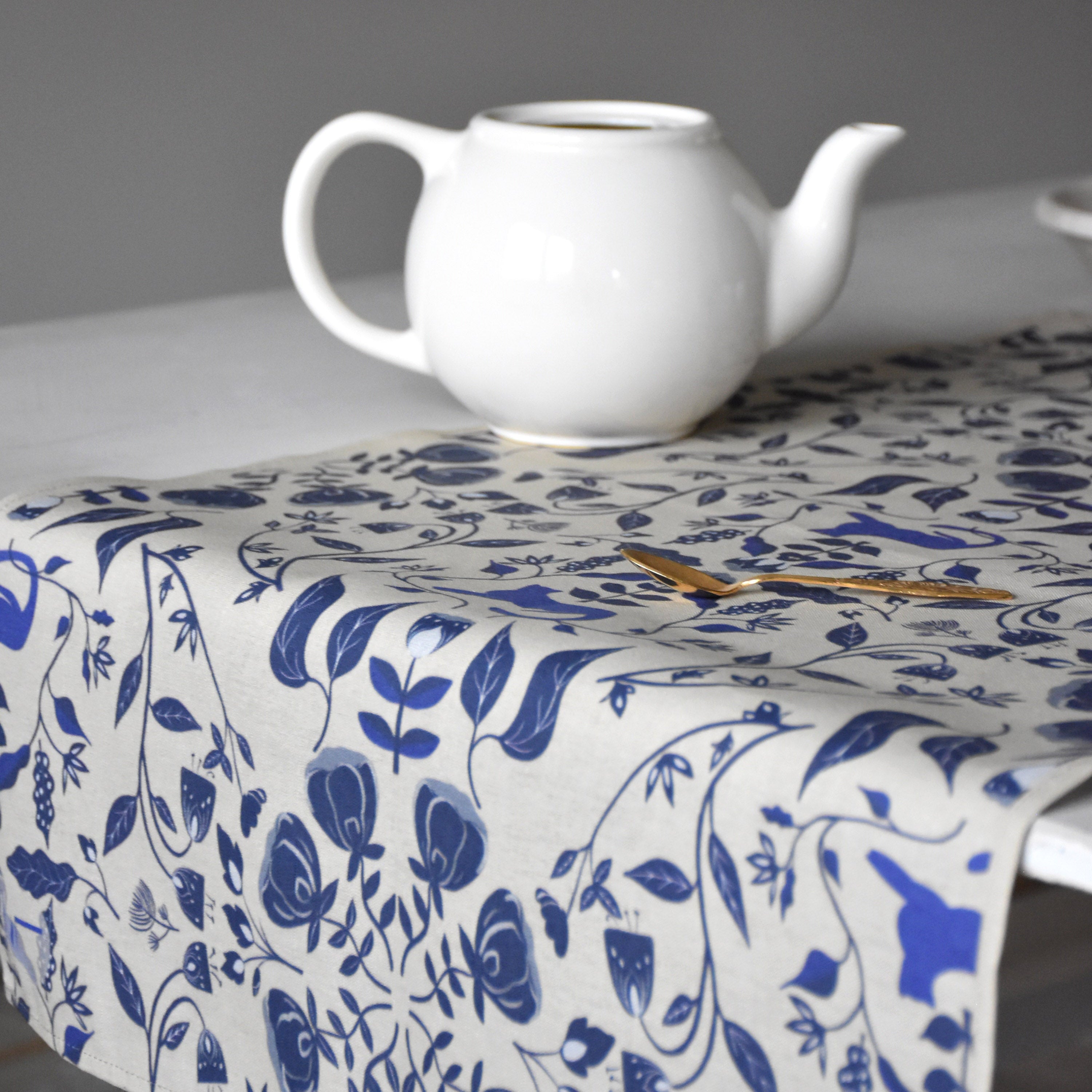 Table runner - Midnight garden