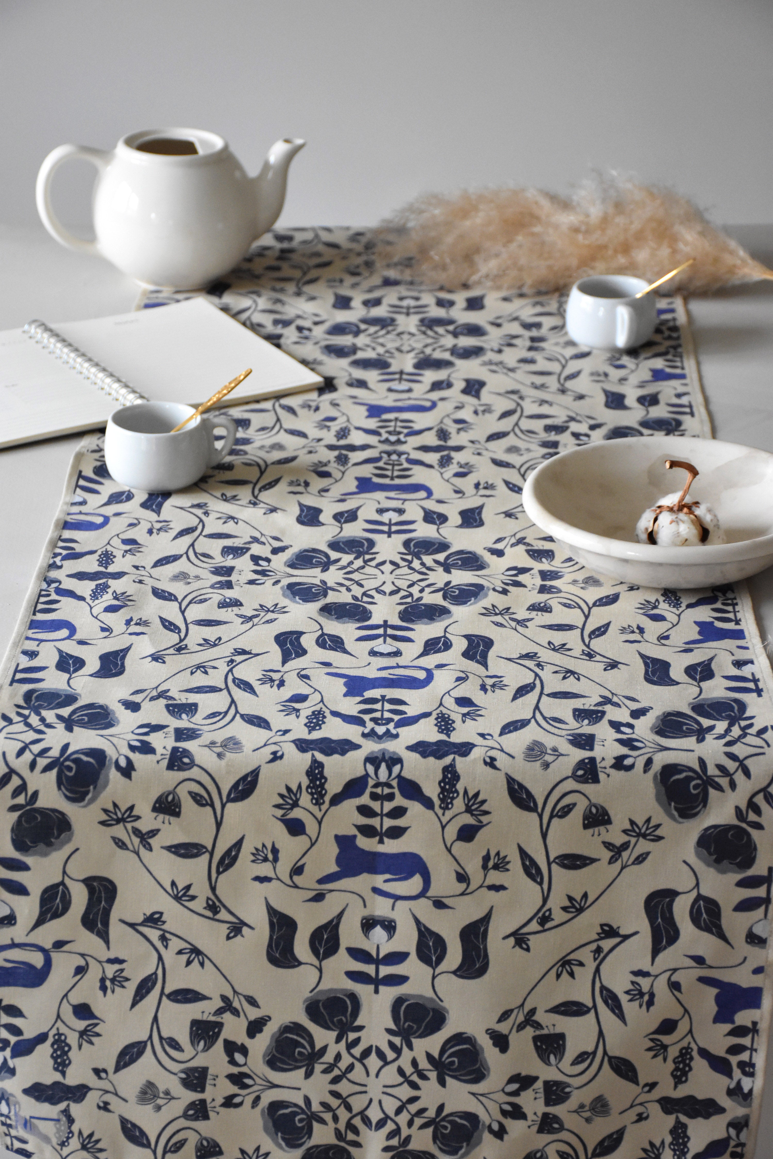 Table runner - Midnight garden