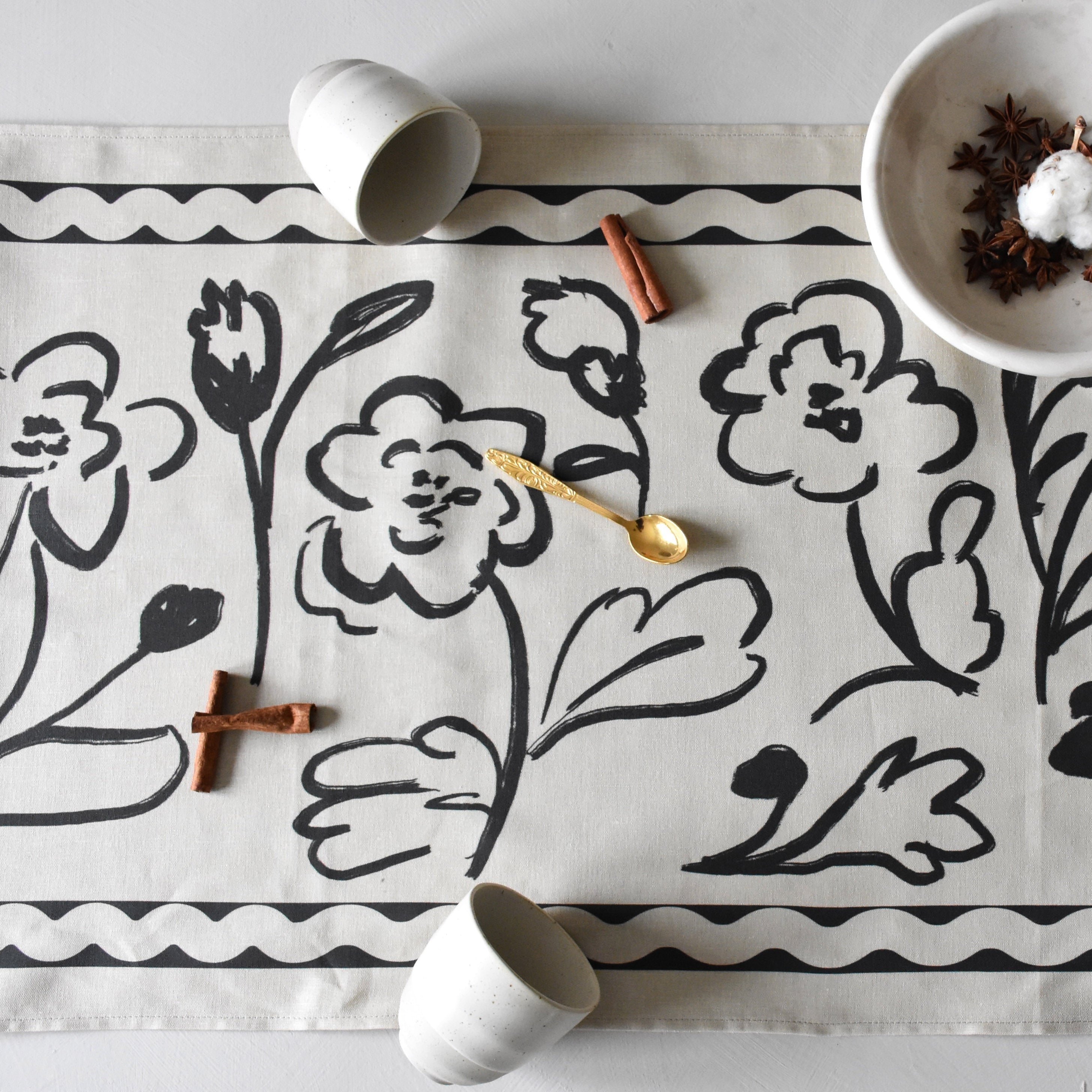 Table runner - Botanical brushstroke