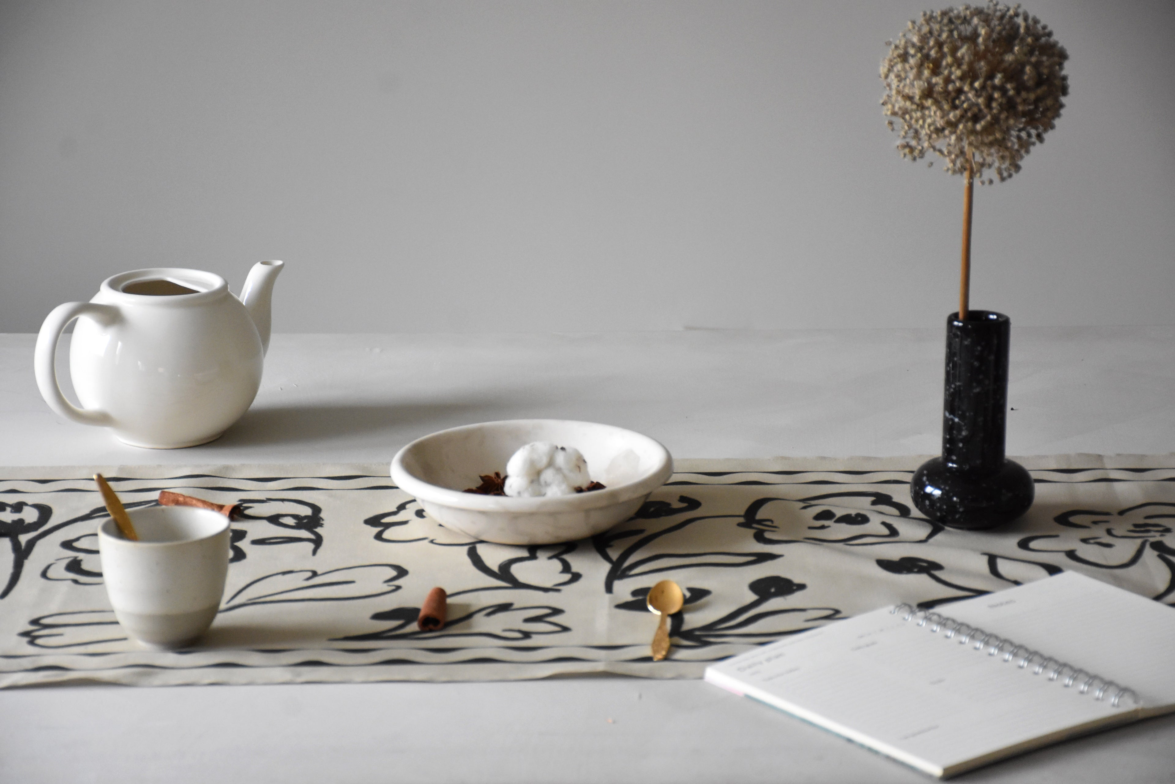 Table runner - Botanical brushstroke