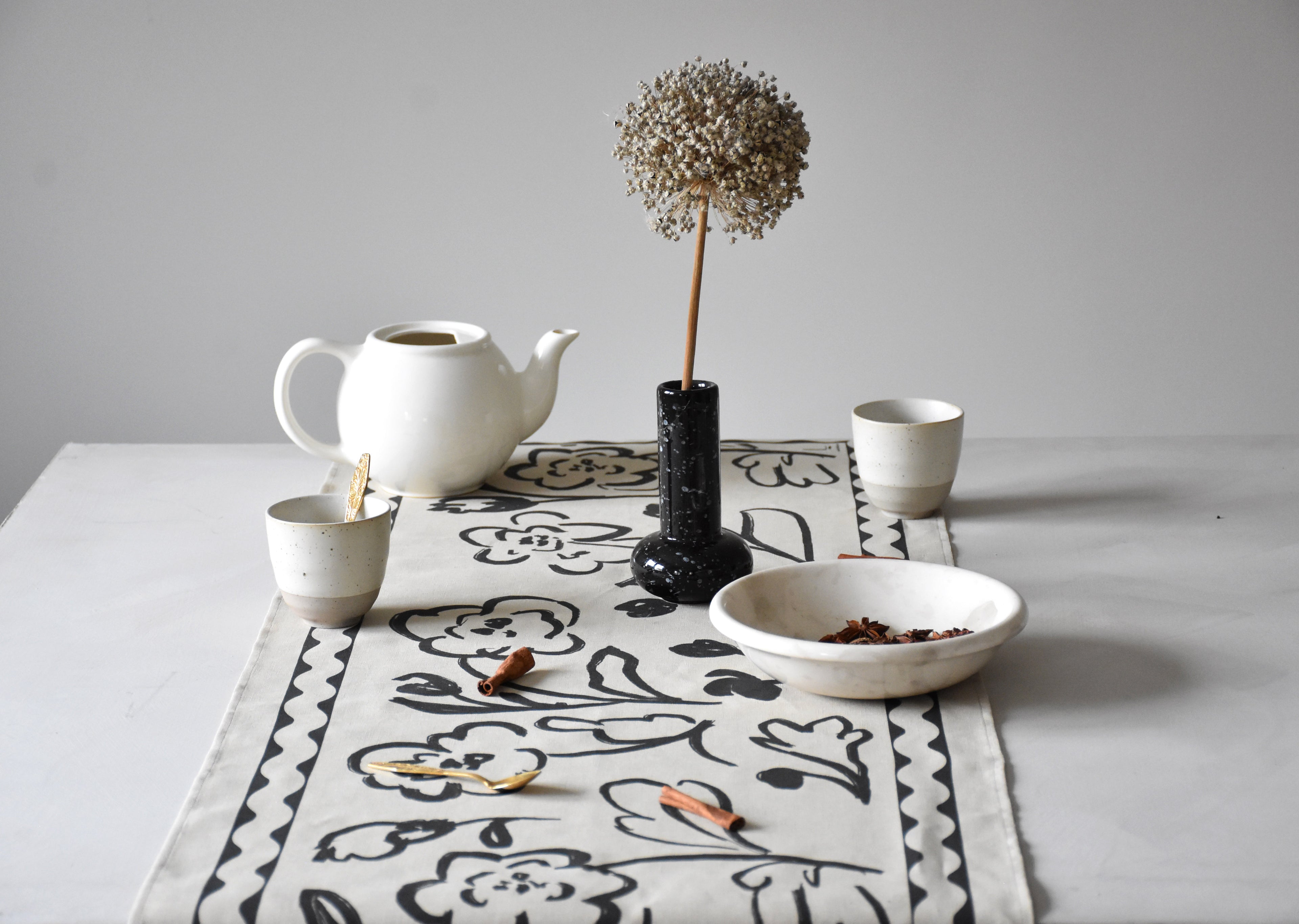 Table runner - Botanical brushstroke