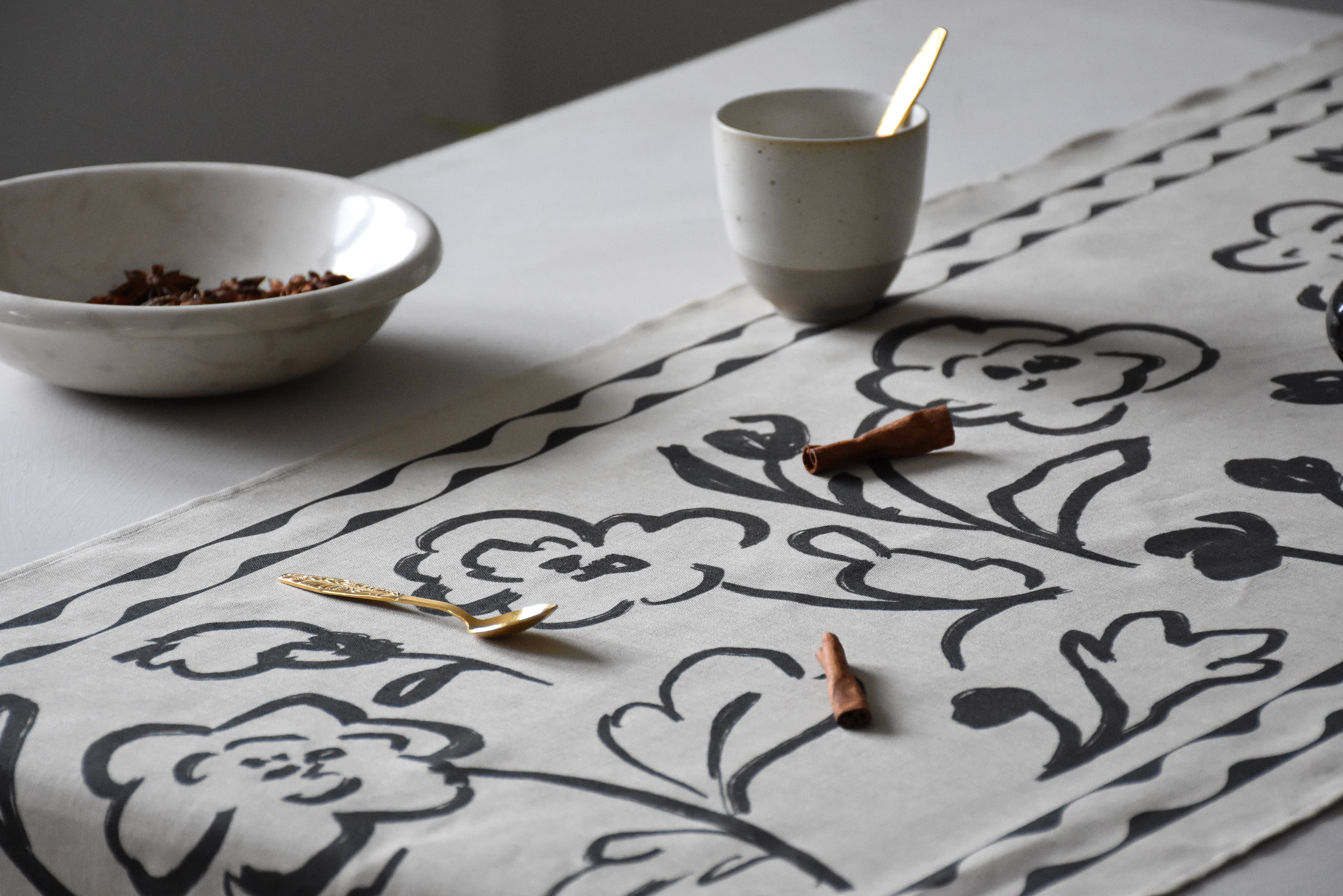 Table runner - Botanical brushstroke