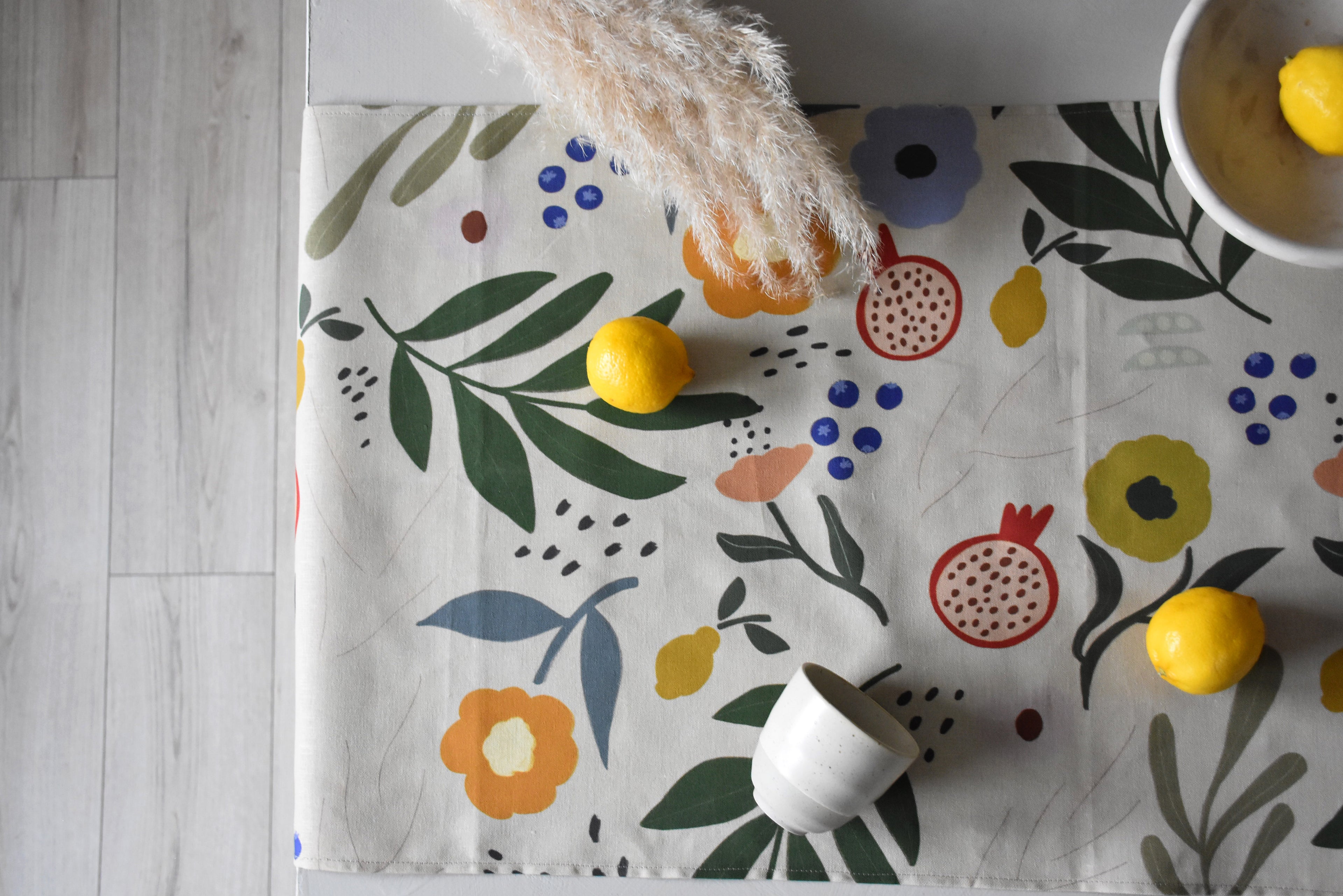 Table runner -Fruits and flowers