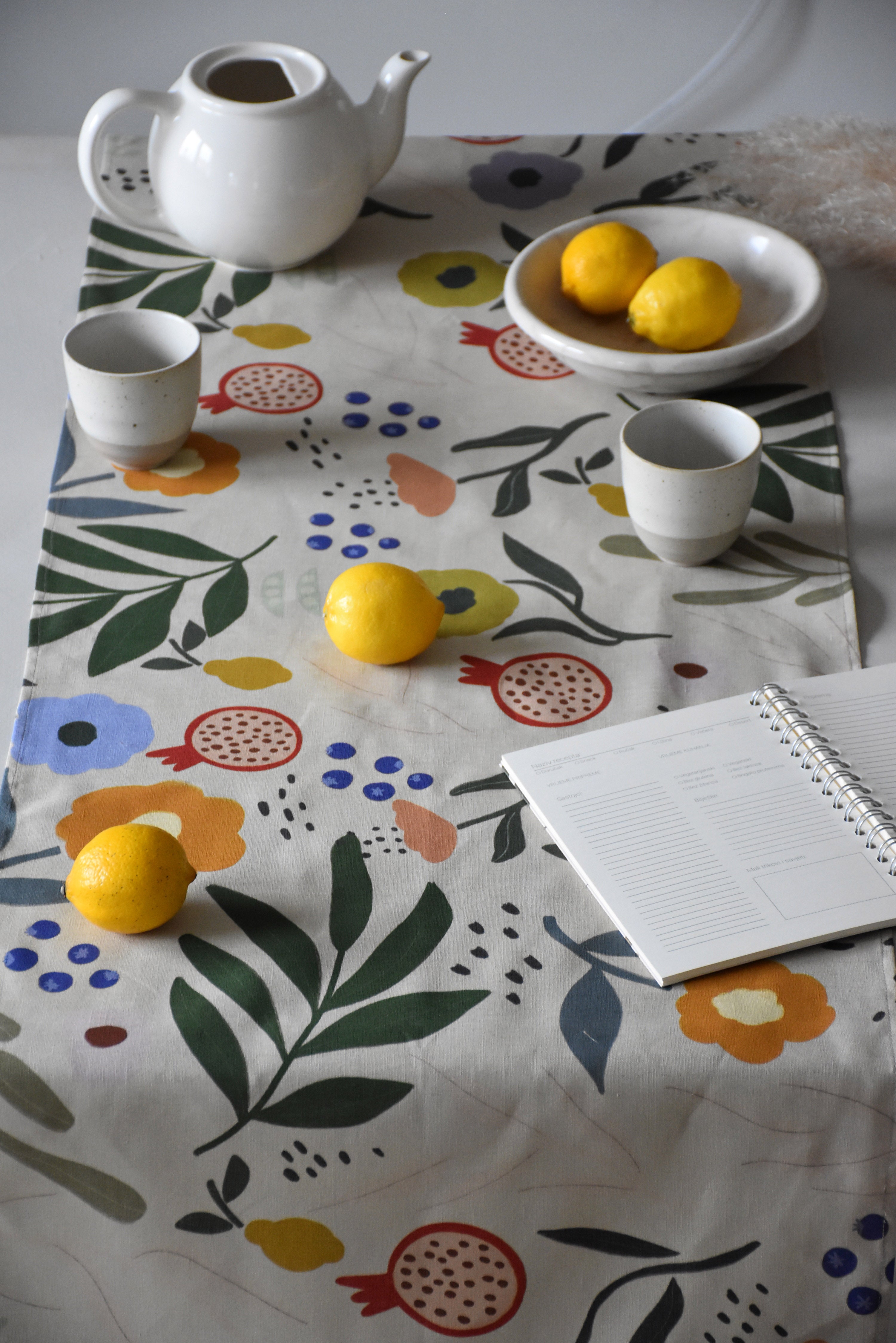 Table runner -Fruits and flowers