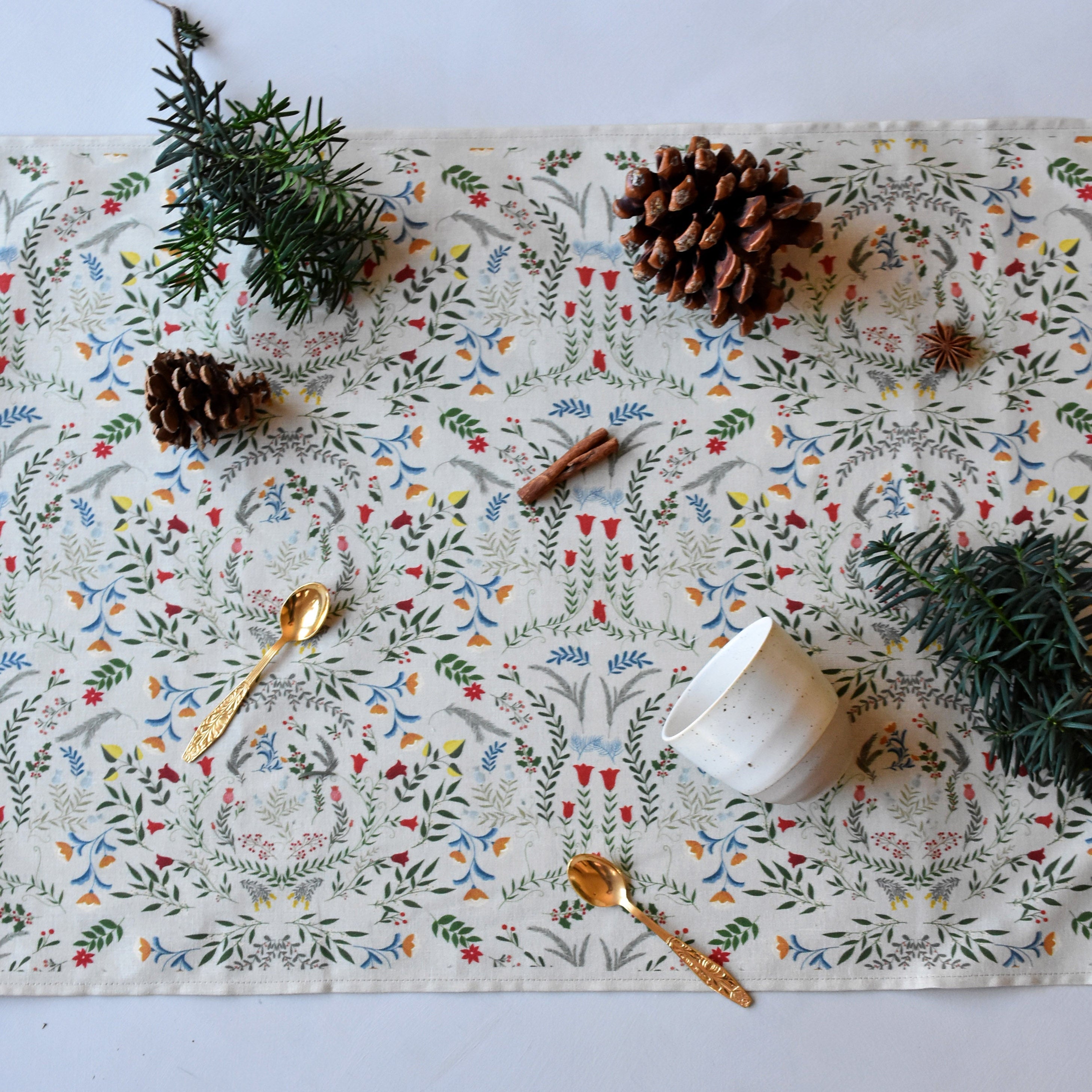 Table runner - Christmas Botanical
