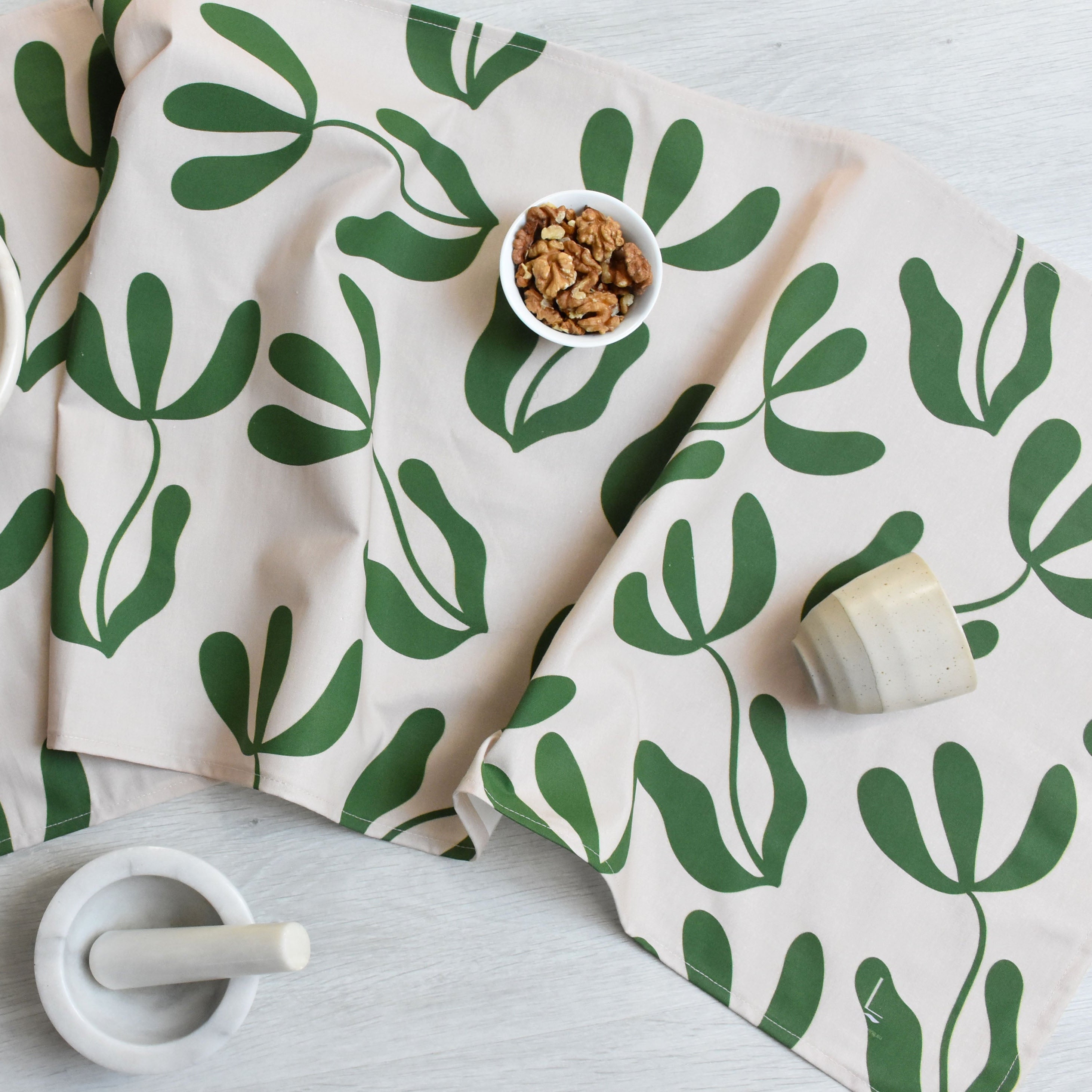 Table runner -Leaves