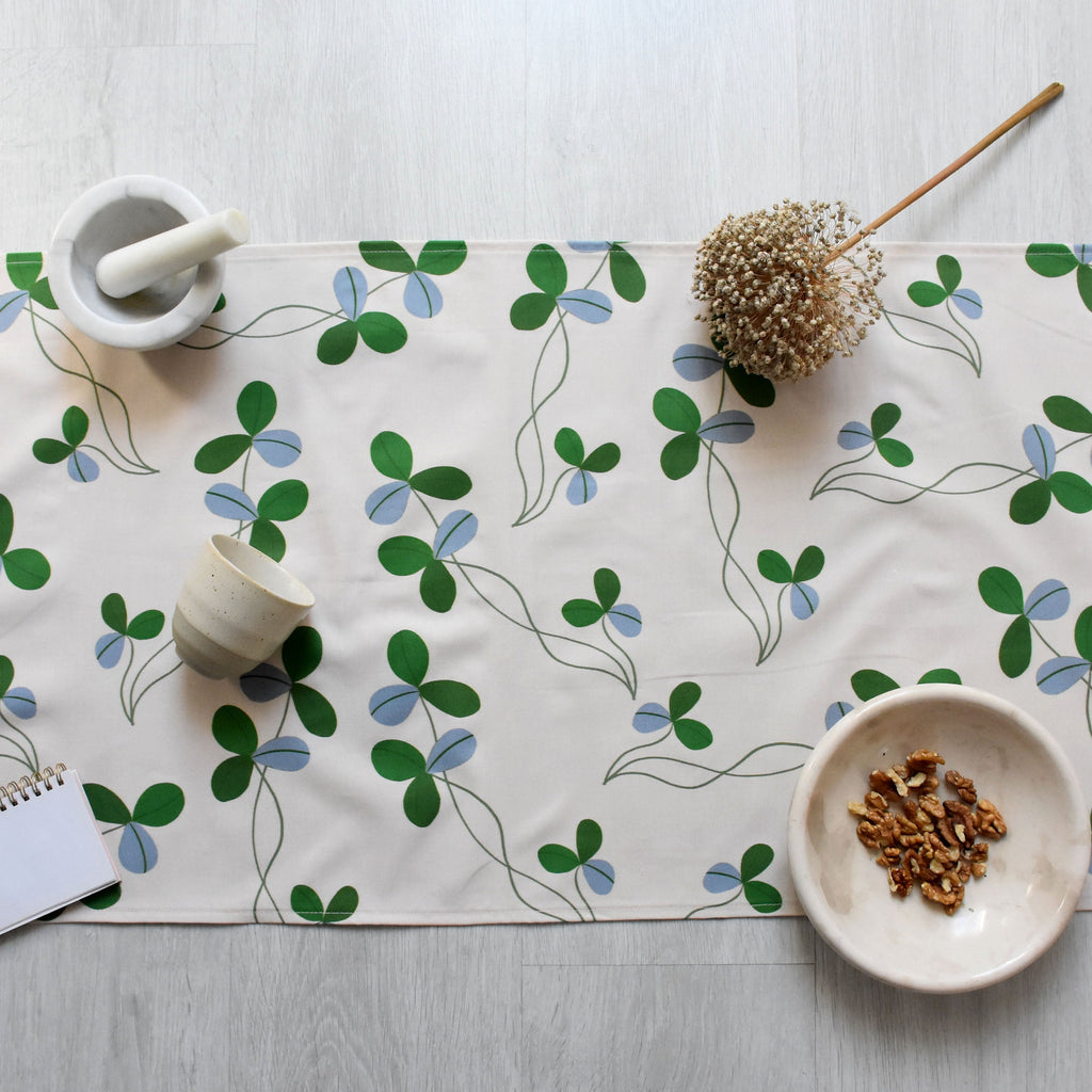 Table runner - Clover