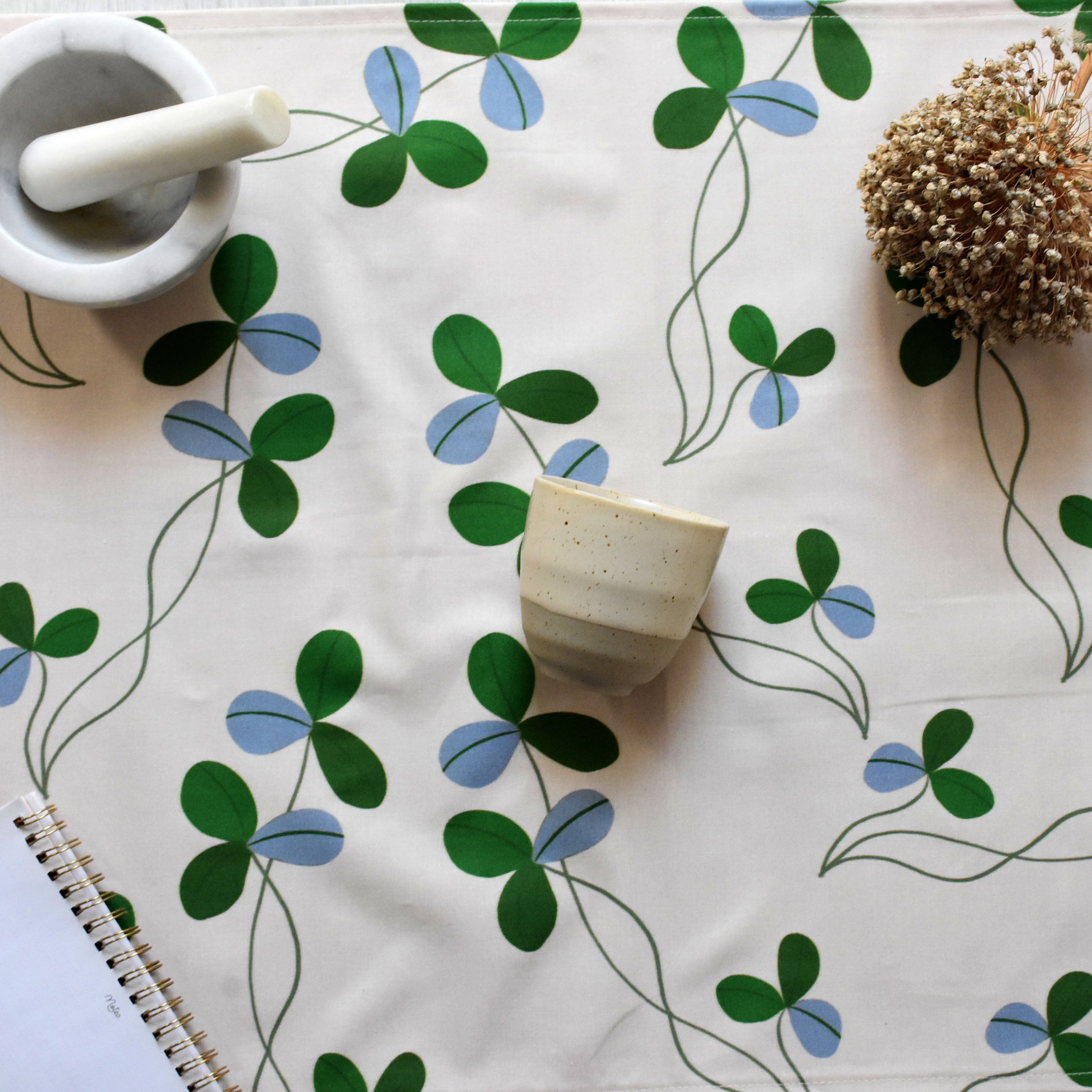 Table runner - Clover