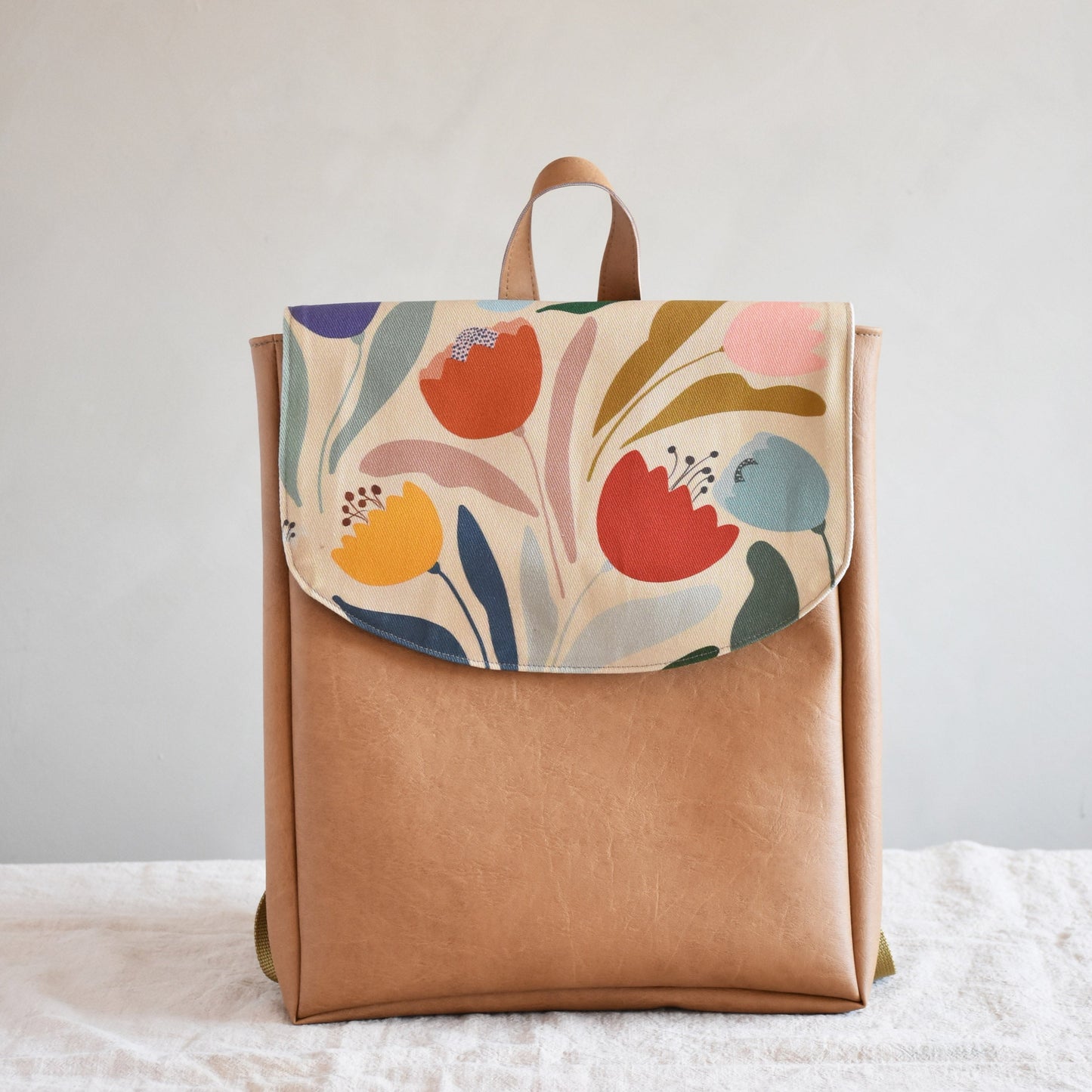 Mocca Backpack - Tulips