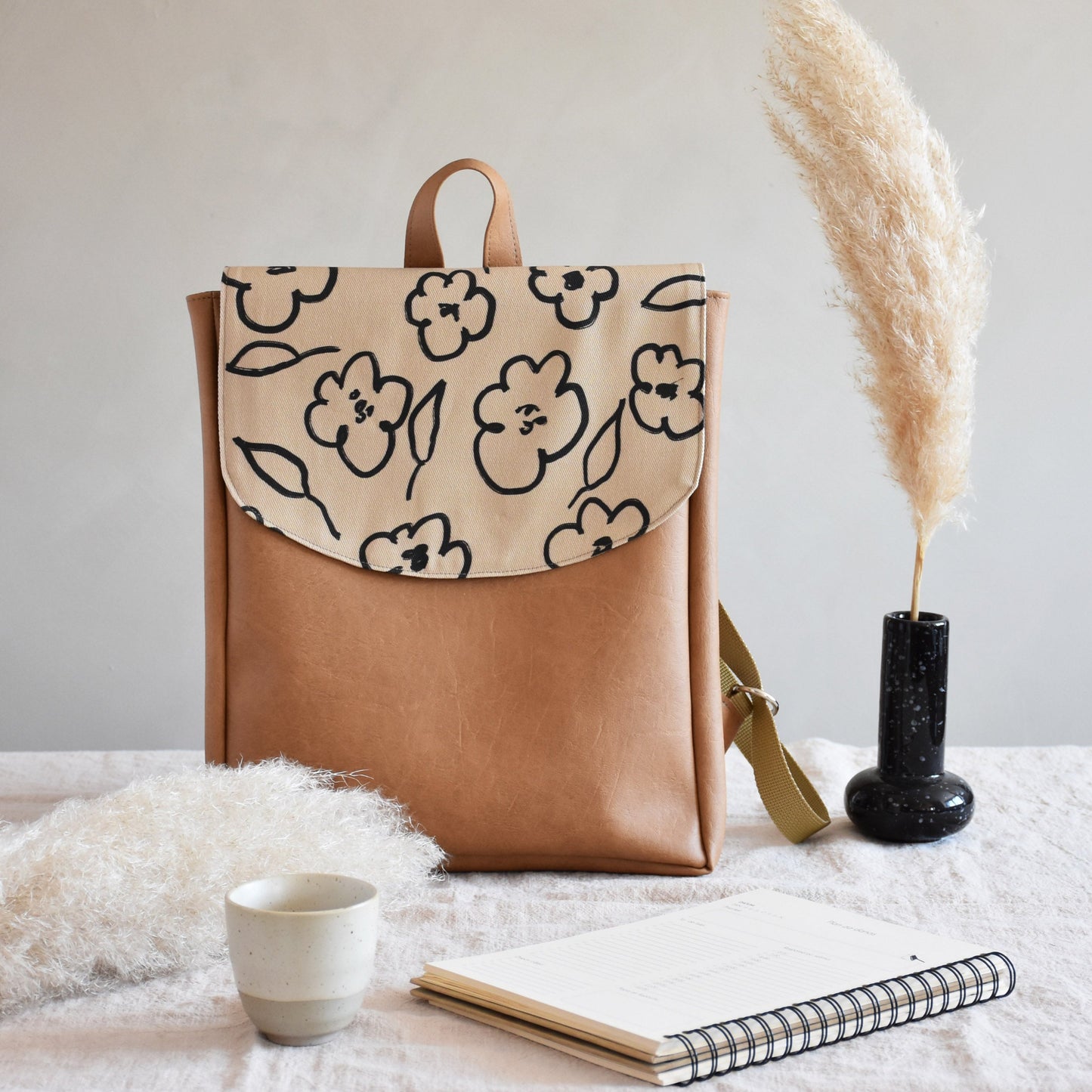 Mocca Backpack - Flowers