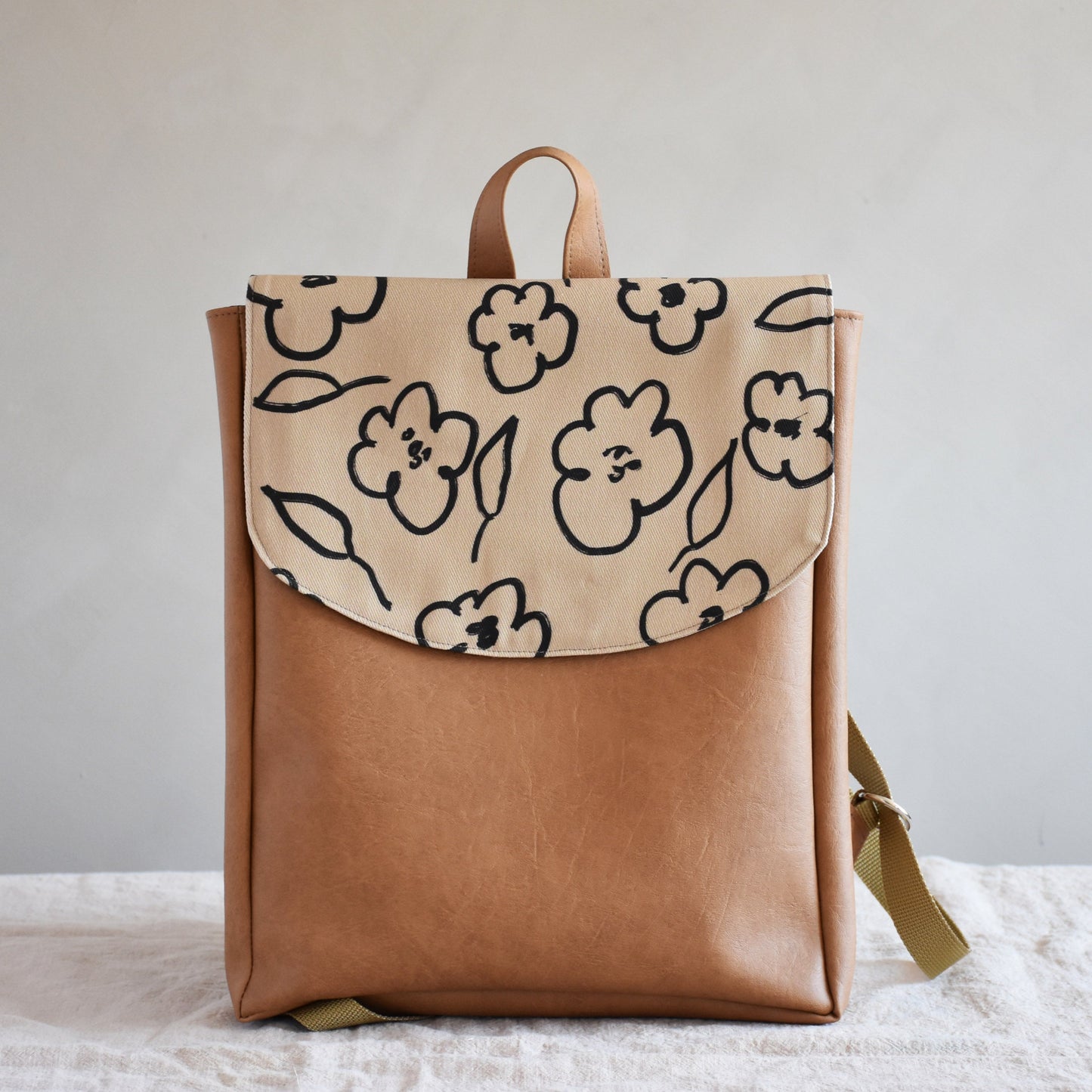 Mocca Backpack - Flowers