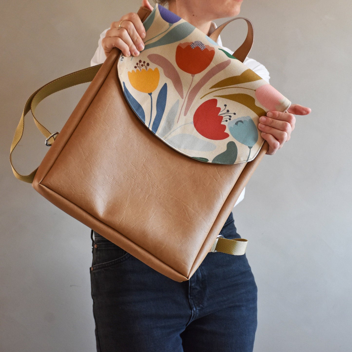Mocca Backpack - Tulips