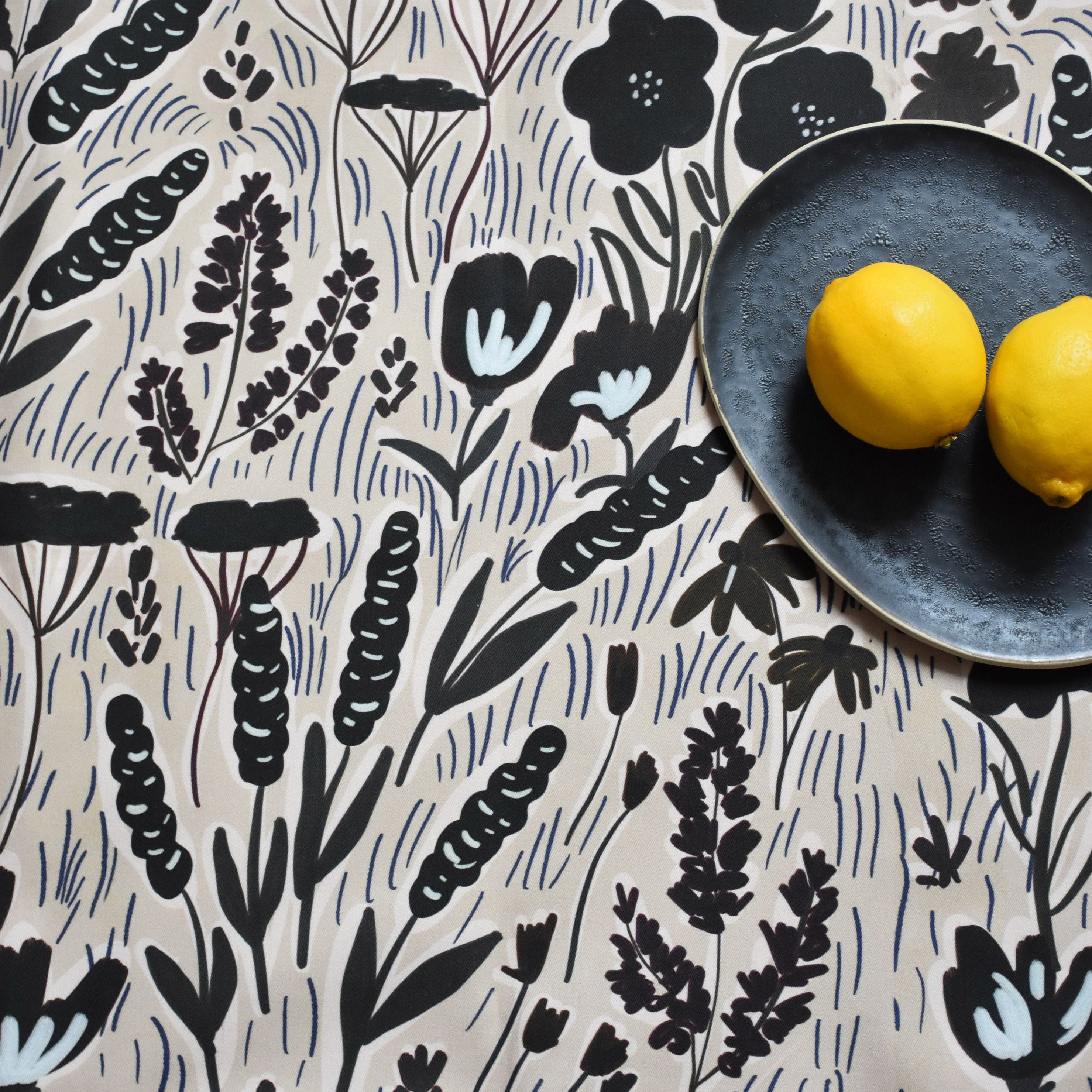 Table runner - Grassland flowers