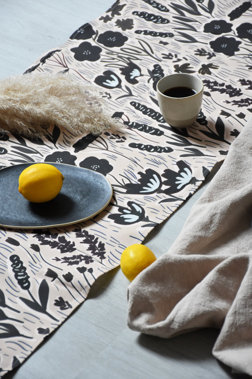 Table runner - Grassland flowers