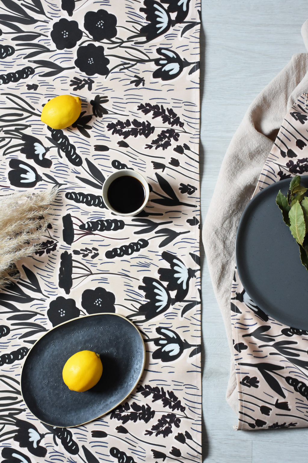 Table runner - Grassland flowers
