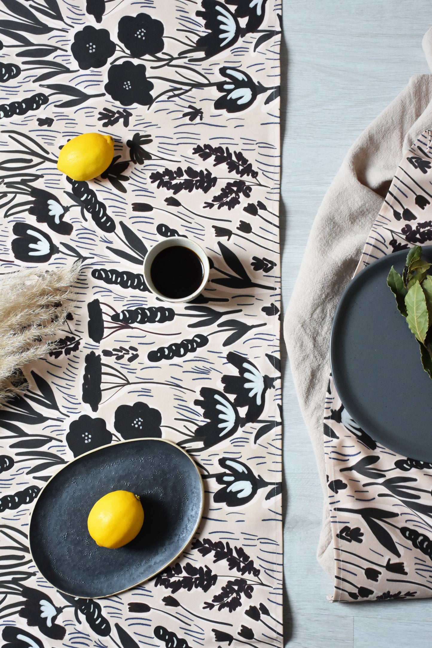 Table runner - Grassland flowers